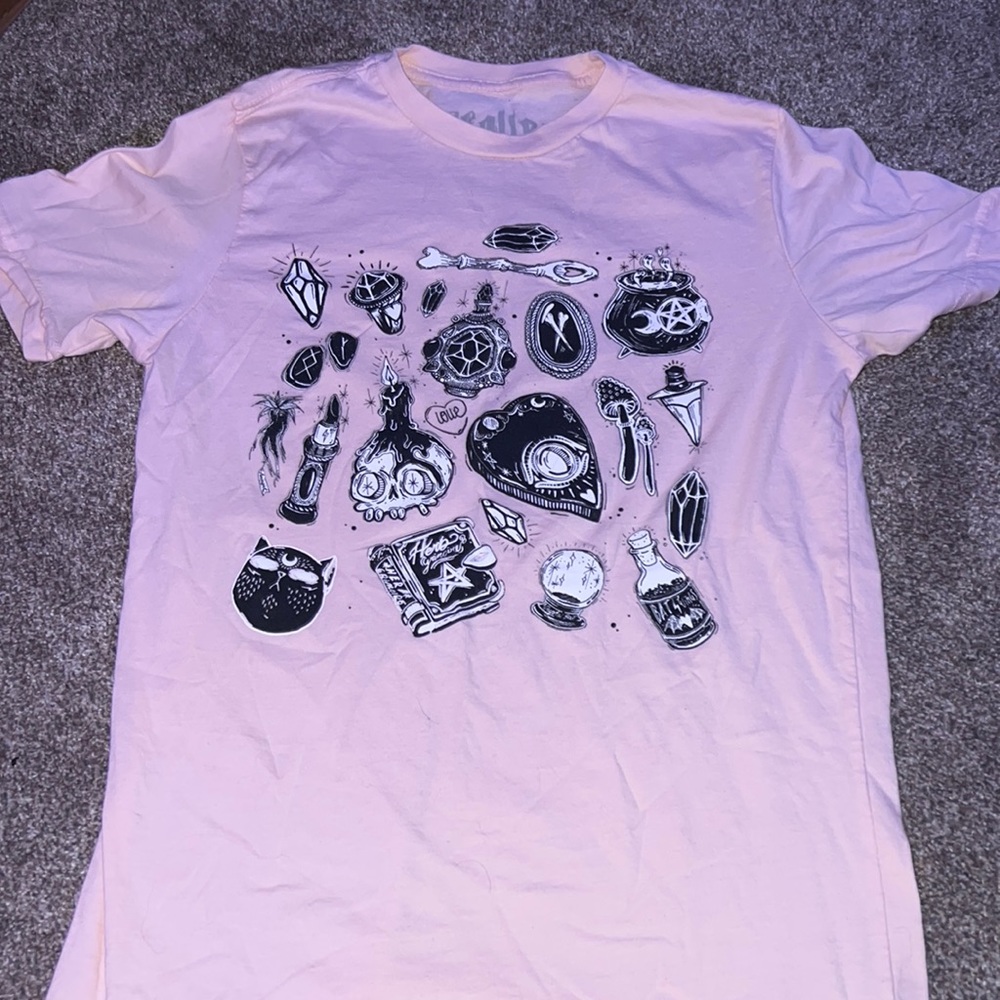 Hot topic womens graphic t-shirt